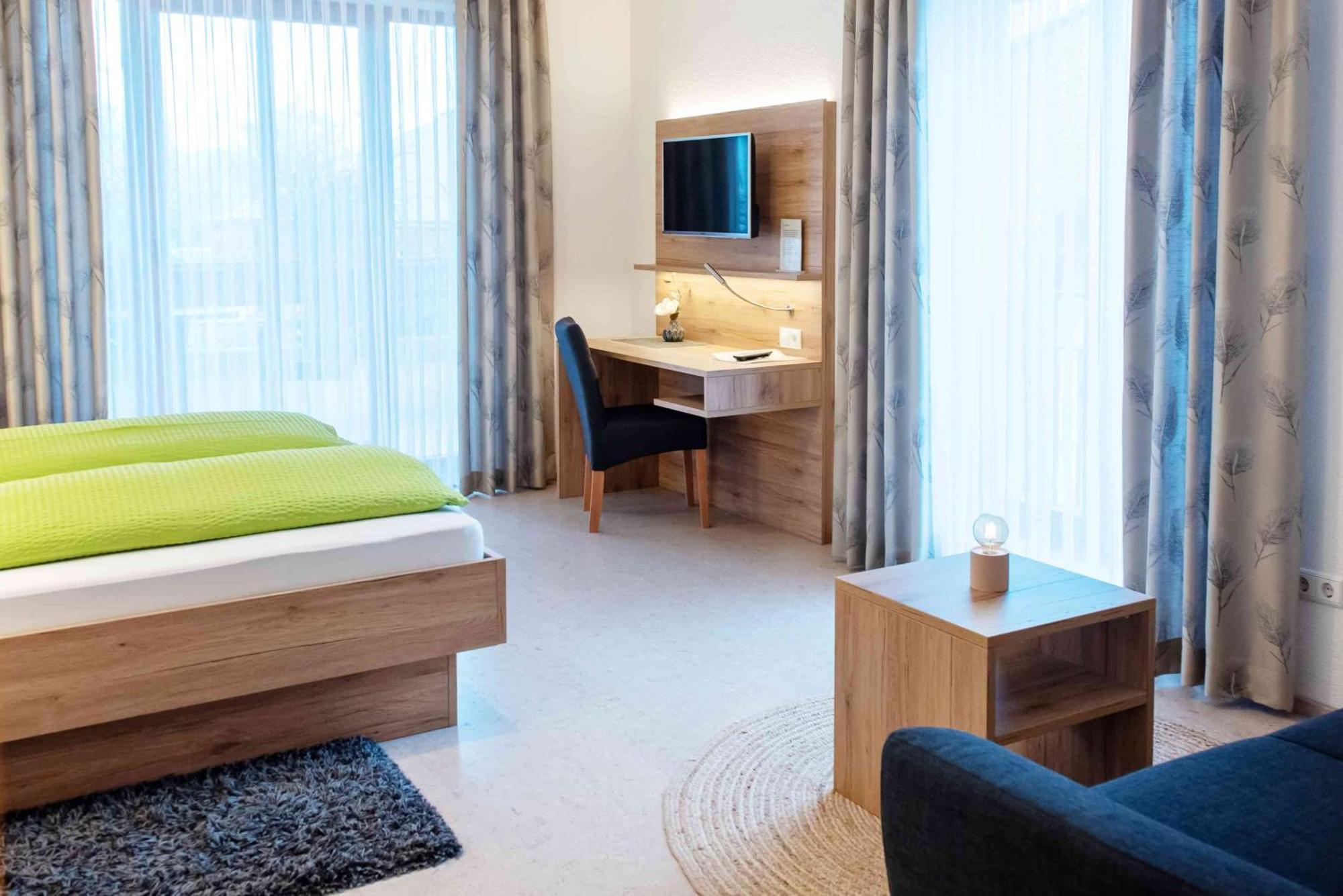 Gaestehaus Am Fuerstweg Heuchelheim-Klingen Экстерьер фото